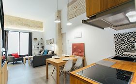 Amplio Apartamento De Diseno Precioso De Estilo Sevillano En Pleno Centro